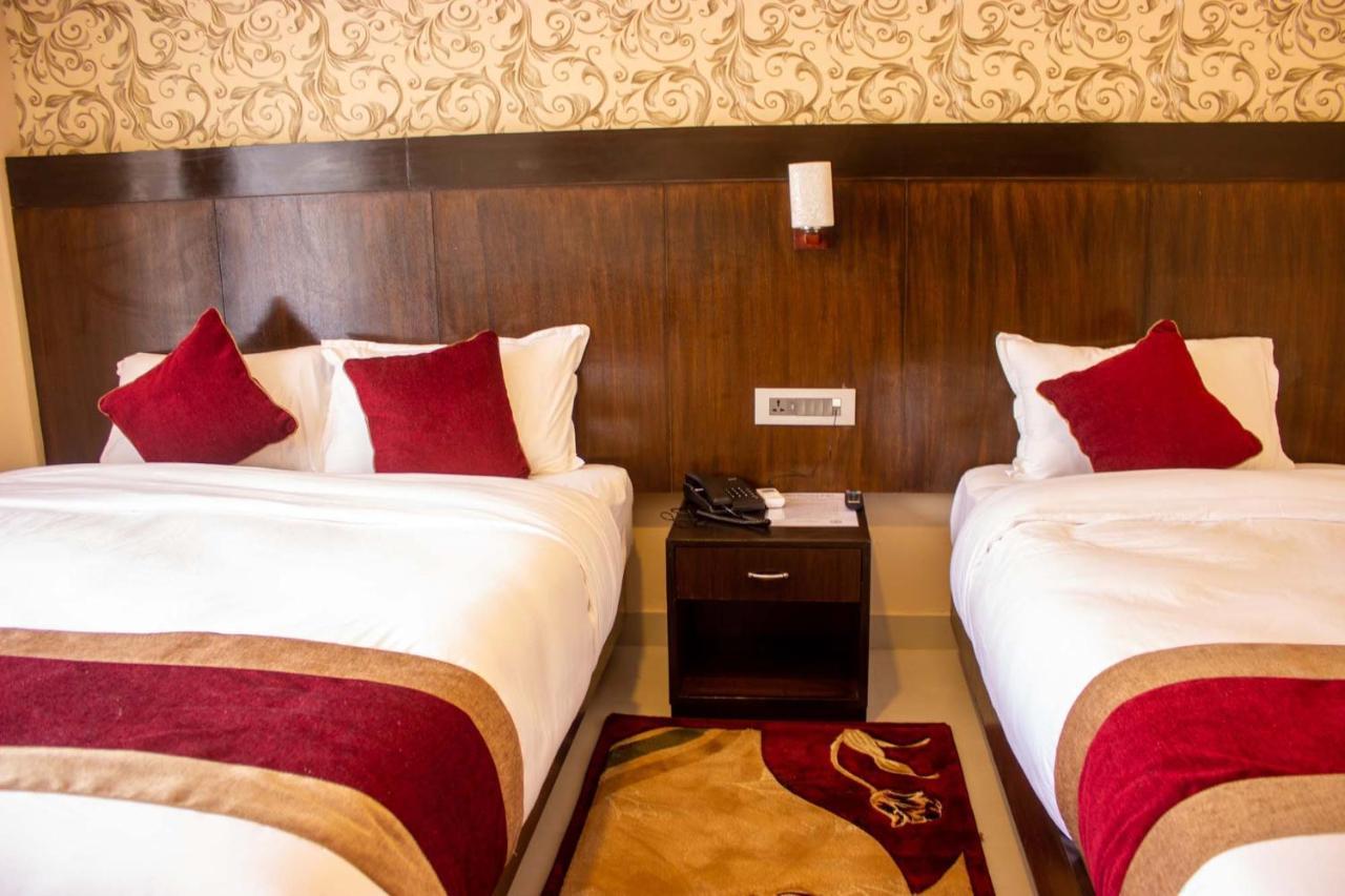 Hotel Silverline ポカラ エクステリア 写真