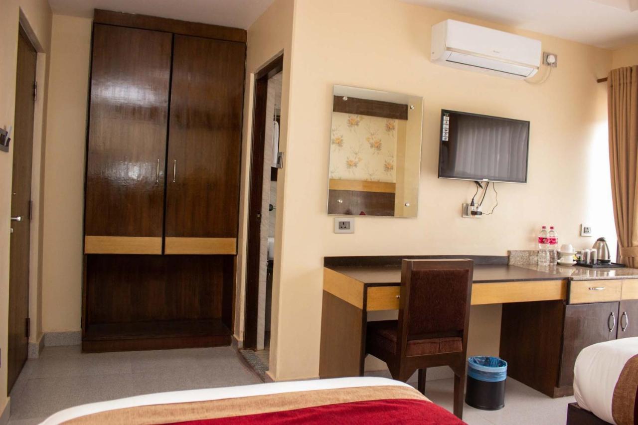Hotel Silverline ポカラ エクステリア 写真
