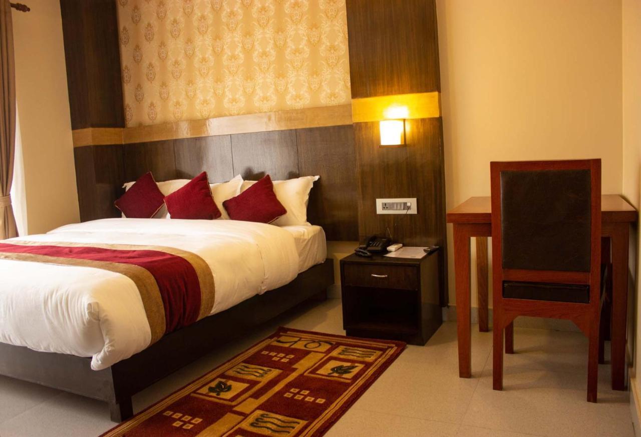 Hotel Silverline ポカラ エクステリア 写真