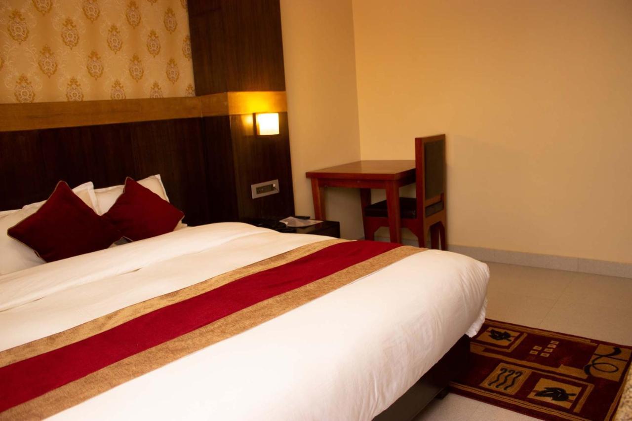 Hotel Silverline ポカラ エクステリア 写真