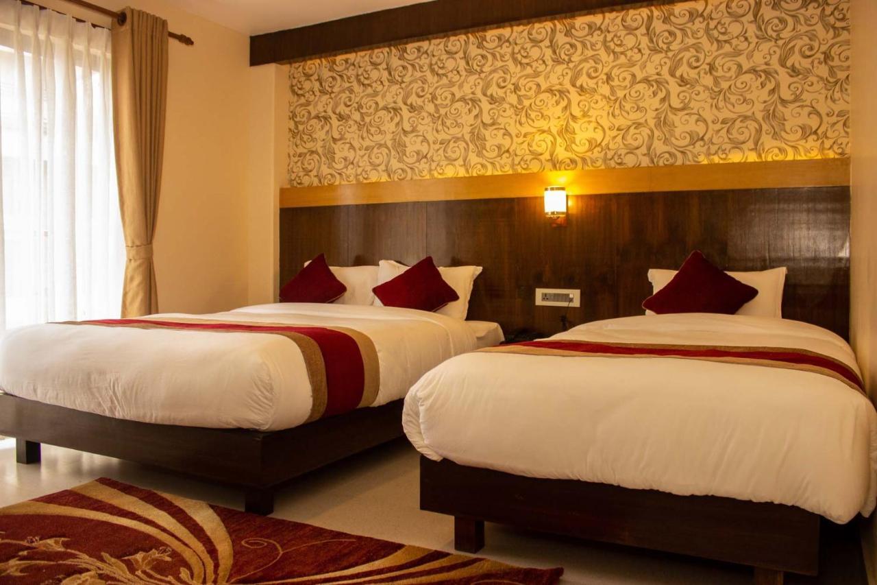 Hotel Silverline ポカラ エクステリア 写真